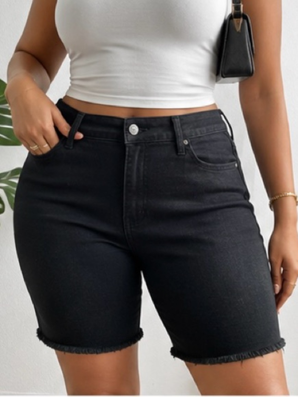 Seven7 Black Women's Frayed Hem Denim Shorts size 14 stretchy